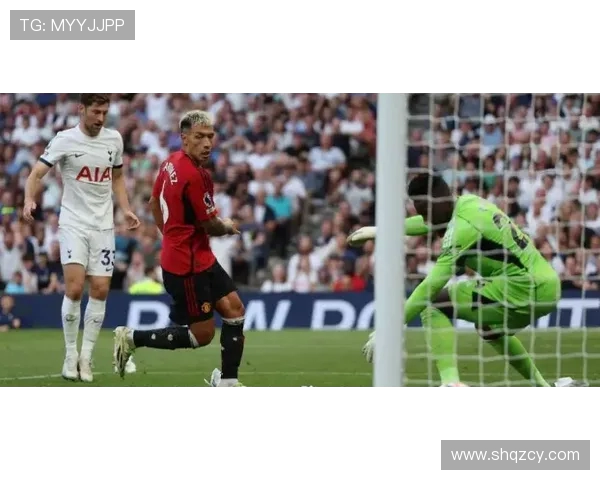 迪尼罗与热刺的激烈对决揭示足球战术与团队合作的深刻内涵